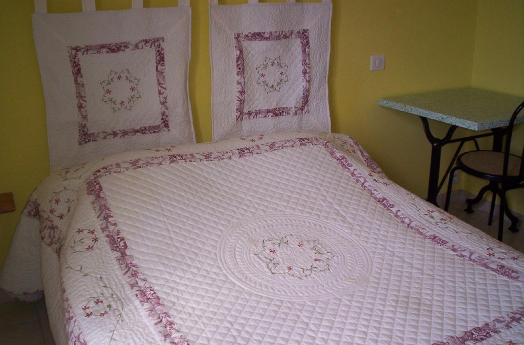 Le Vermondois Le Bacon Habitación foto