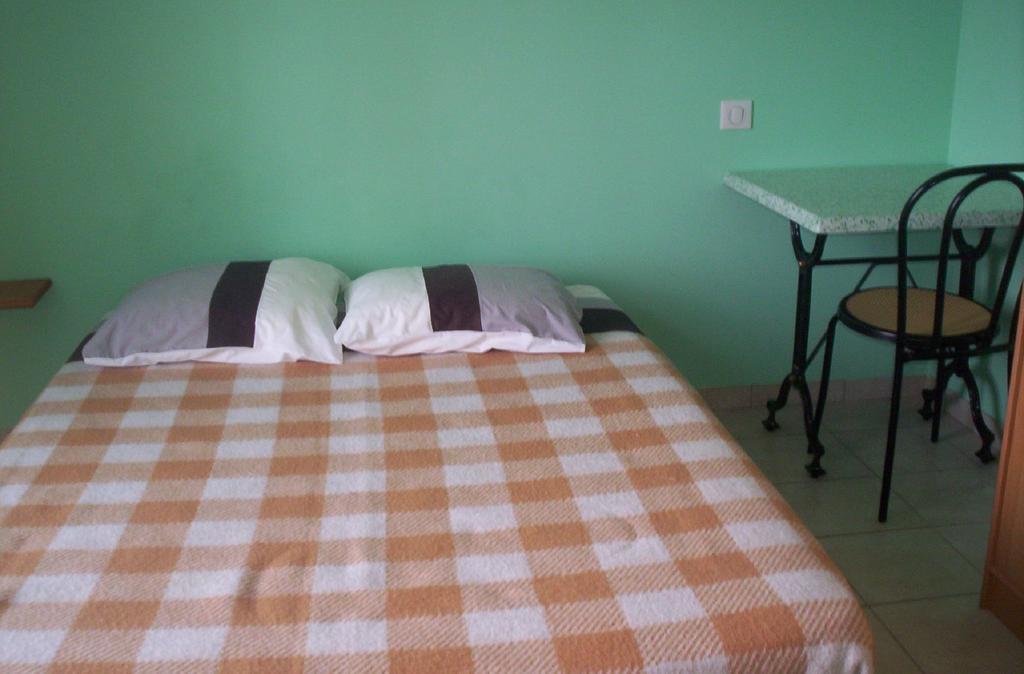 Le Vermondois Le Bacon Habitación foto