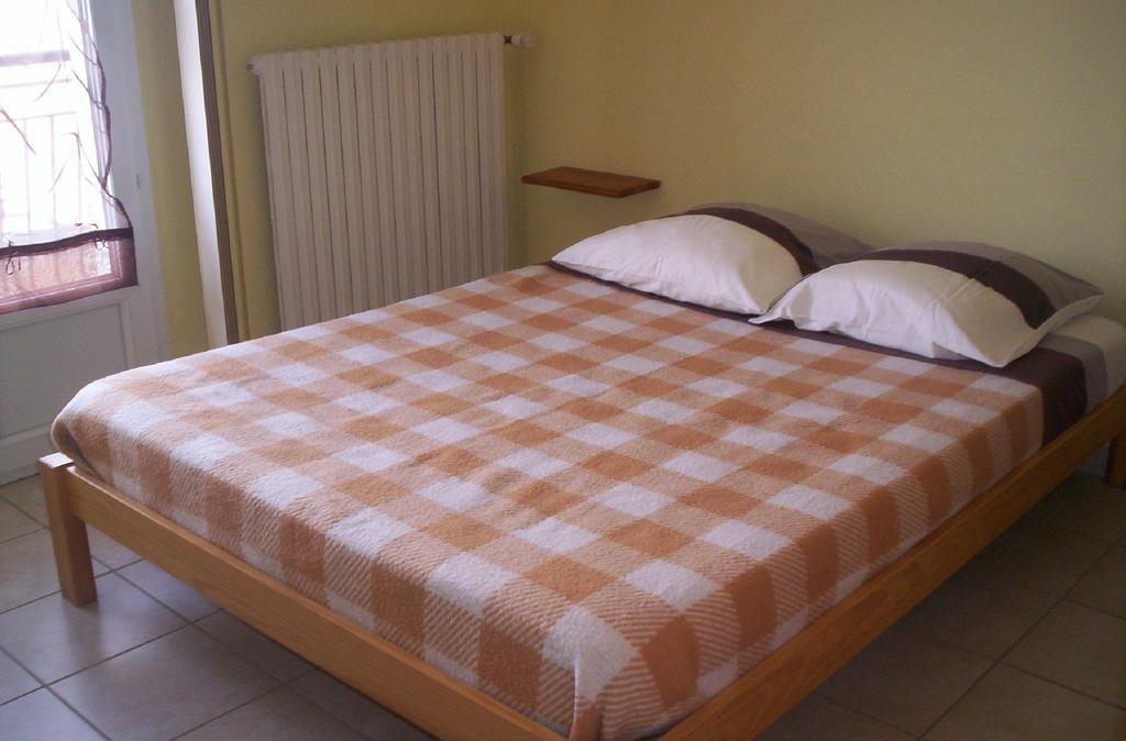 Le Vermondois Le Bacon Habitación foto
